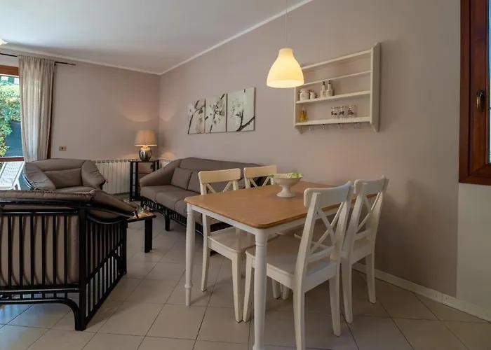 Leccio Βίλα Albarella Island